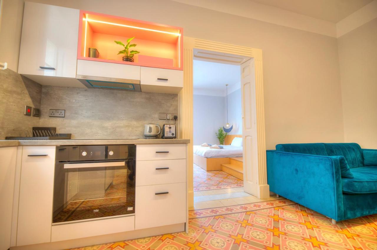 Beautiful One Bedroom Seafront Vpal1-1